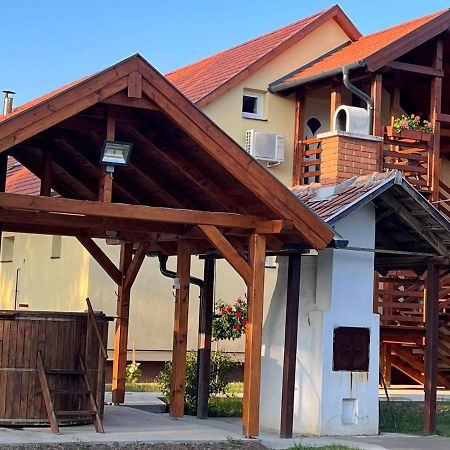 Venusz Ueduelocentrum Tiszacsege 외부 사진