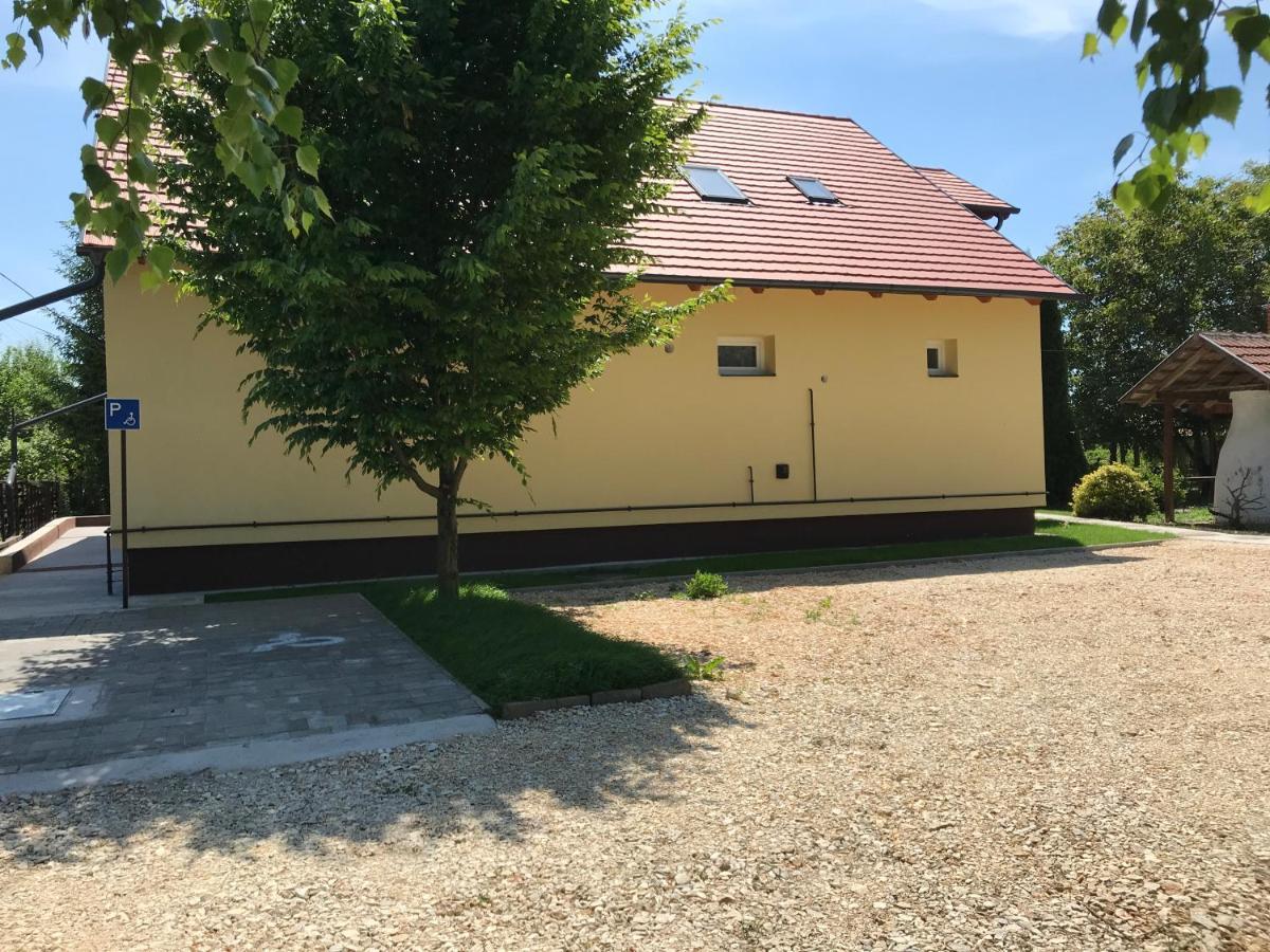 Venusz Ueduelocentrum Tiszacsege 외부 사진