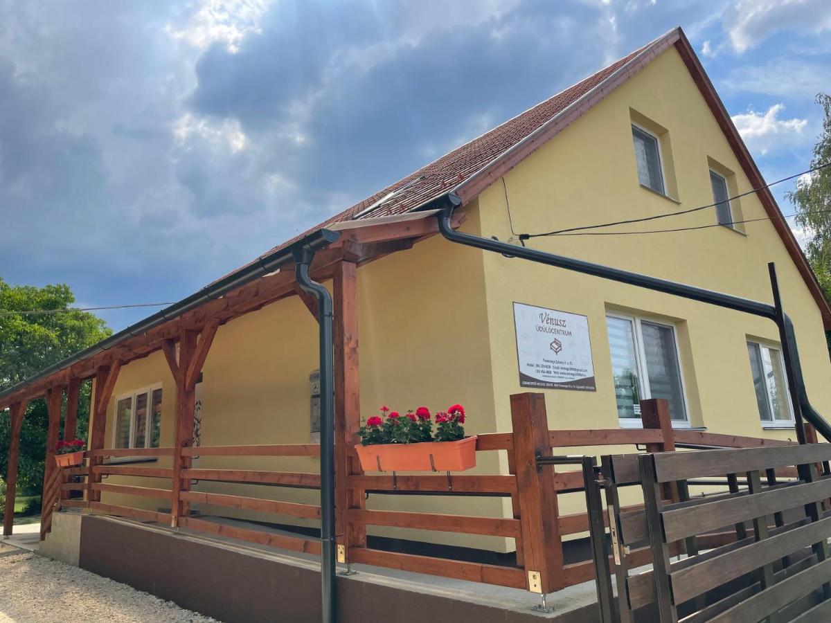 Venusz Ueduelocentrum Tiszacsege 외부 사진
