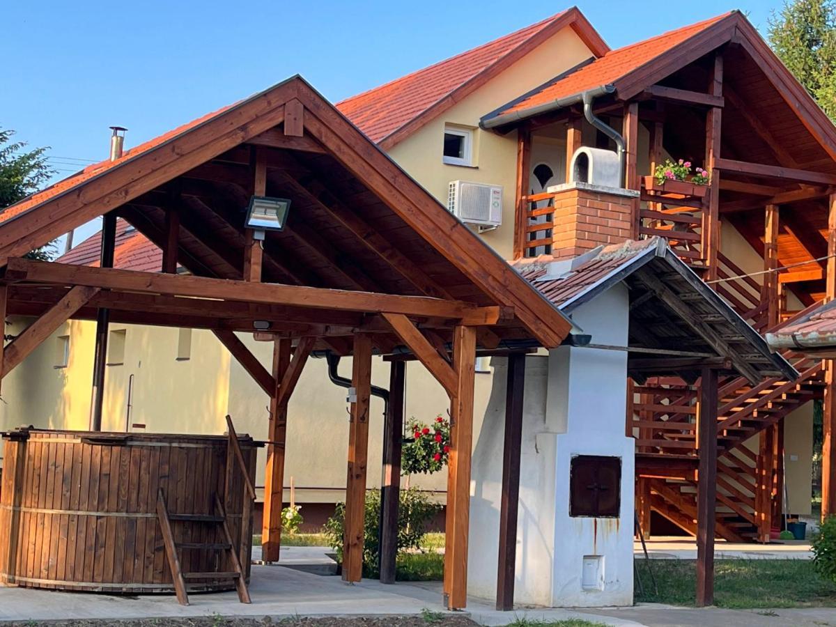 Venusz Ueduelocentrum Tiszacsege 외부 사진
